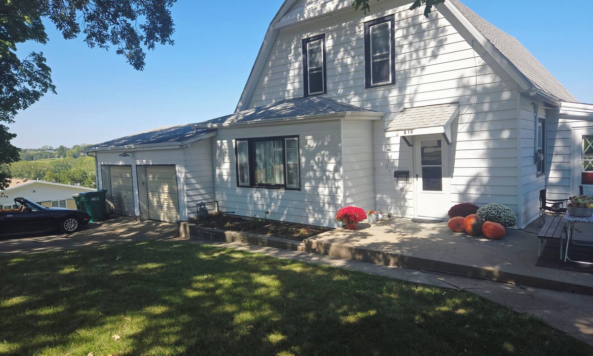 Corning House | Grandma's Roost is located next to two parks and the beautiful downtown.