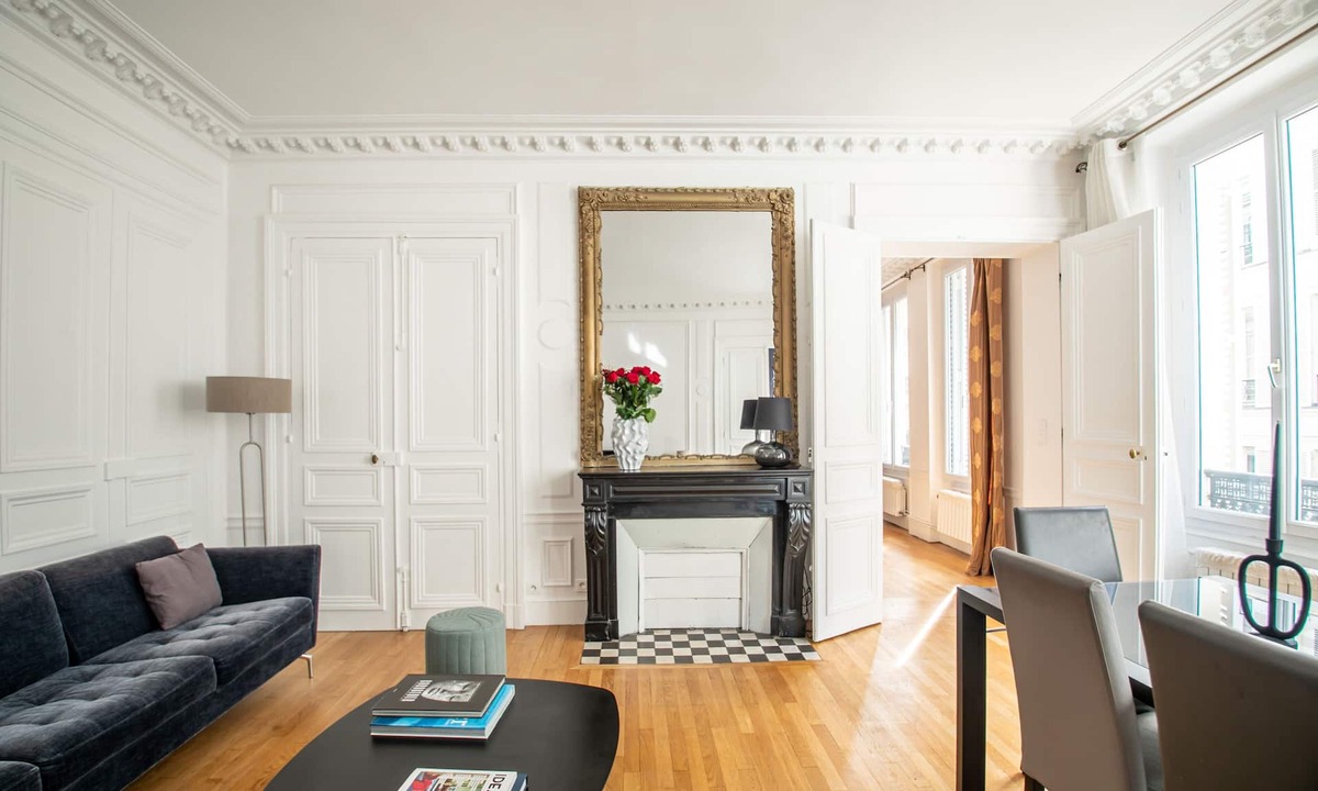 Quartier du Faubourg-Montmartre Apartment | Grands Boulevards Family