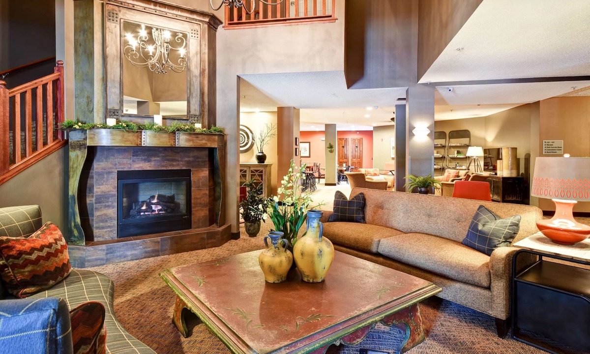 Historic Downtown La Crosse Hotel | GrandStay Hotel & Suites