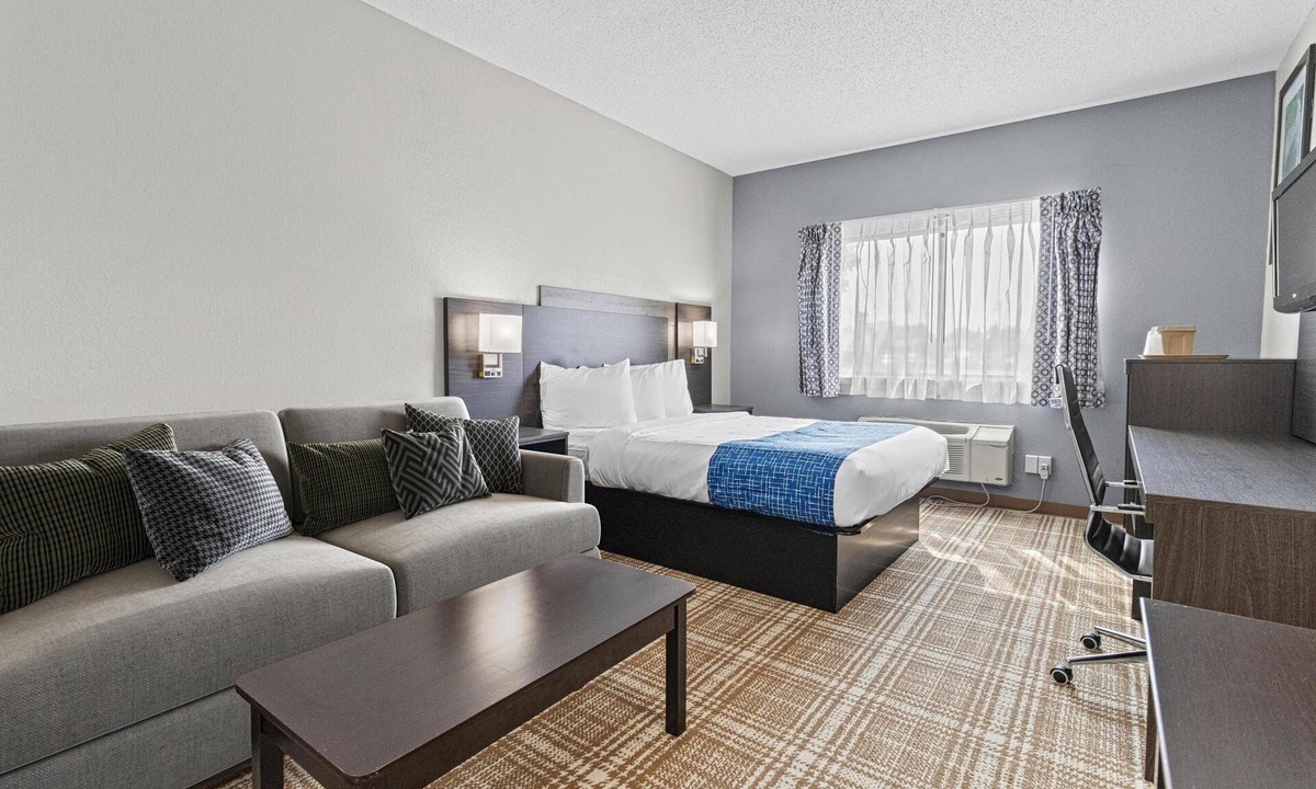 Minocqua Hotel | GrandStay Hotel & Suites