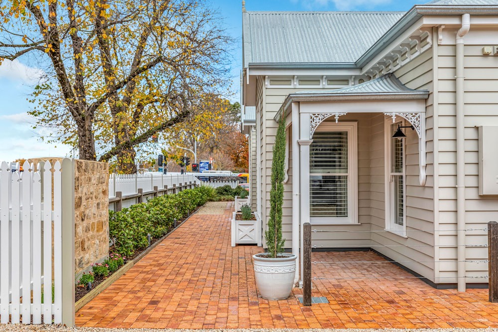 Mount Barker House | Grandview Accommodation - The Elm Tree Apartments