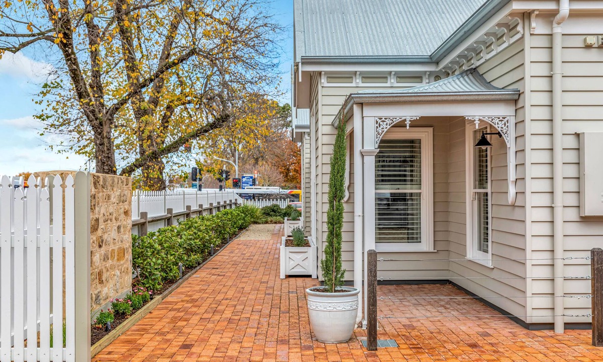 Mount Barker House | Grandview Accommodation - The Elm Tree Apartments