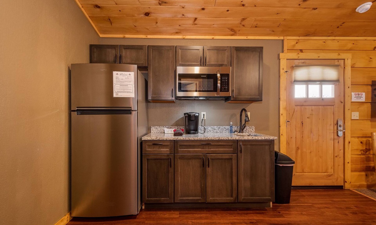 McHenry Cabin | Grandview Cabin Suite 24-Hot Tub