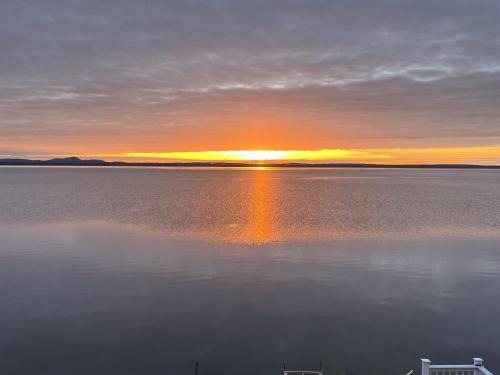 Sebago Villa | GRANDVIEW LAKEFRONT LIMIT 9 villa