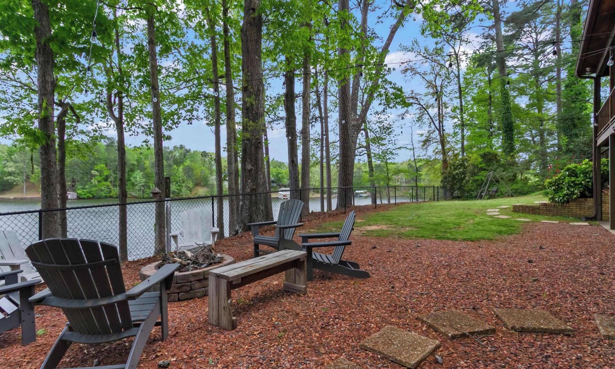 Northport House | Grandview Lakeside Retreat -Close to UA-5BR-Game Room