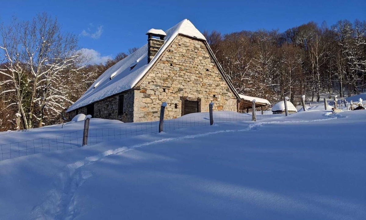 Aucun House | Grange Contrenète cut off from the world