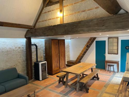 Saint-Etienne-de-Chigny House | Grange de caractère avec cour privée