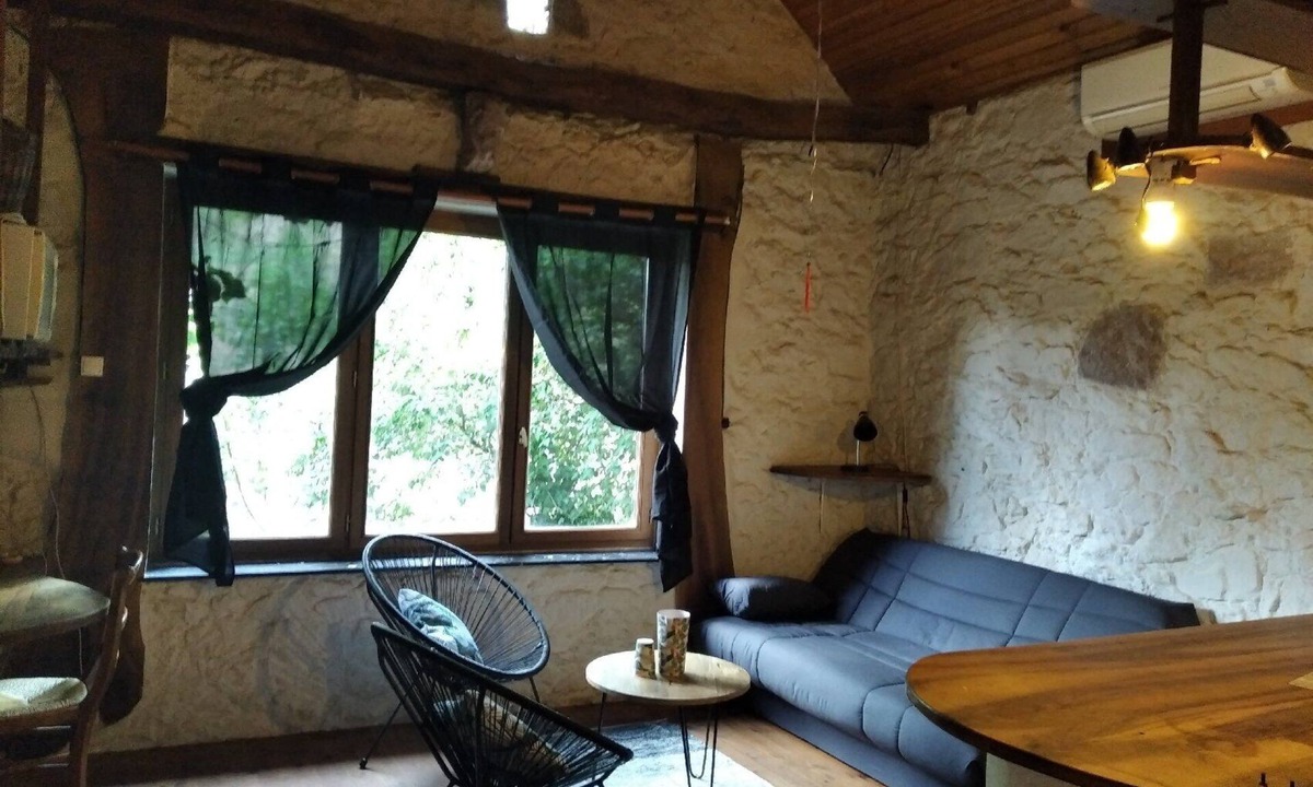 Goutrens House | Grange Rénovée en Pleine Nature