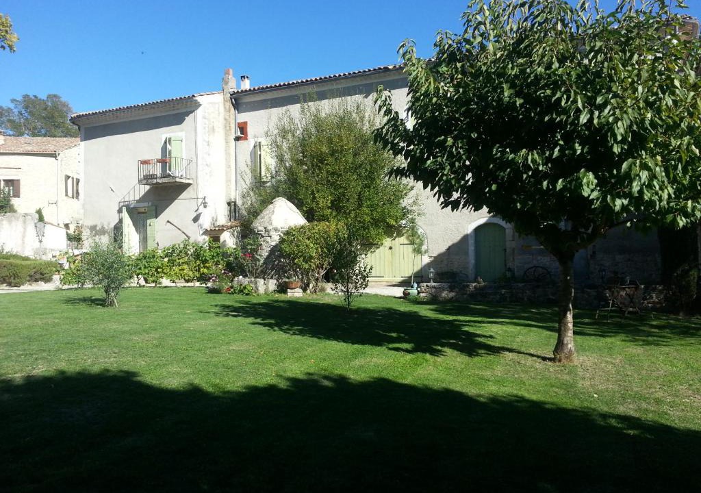 Mane House | Grange Voutée avec jardin