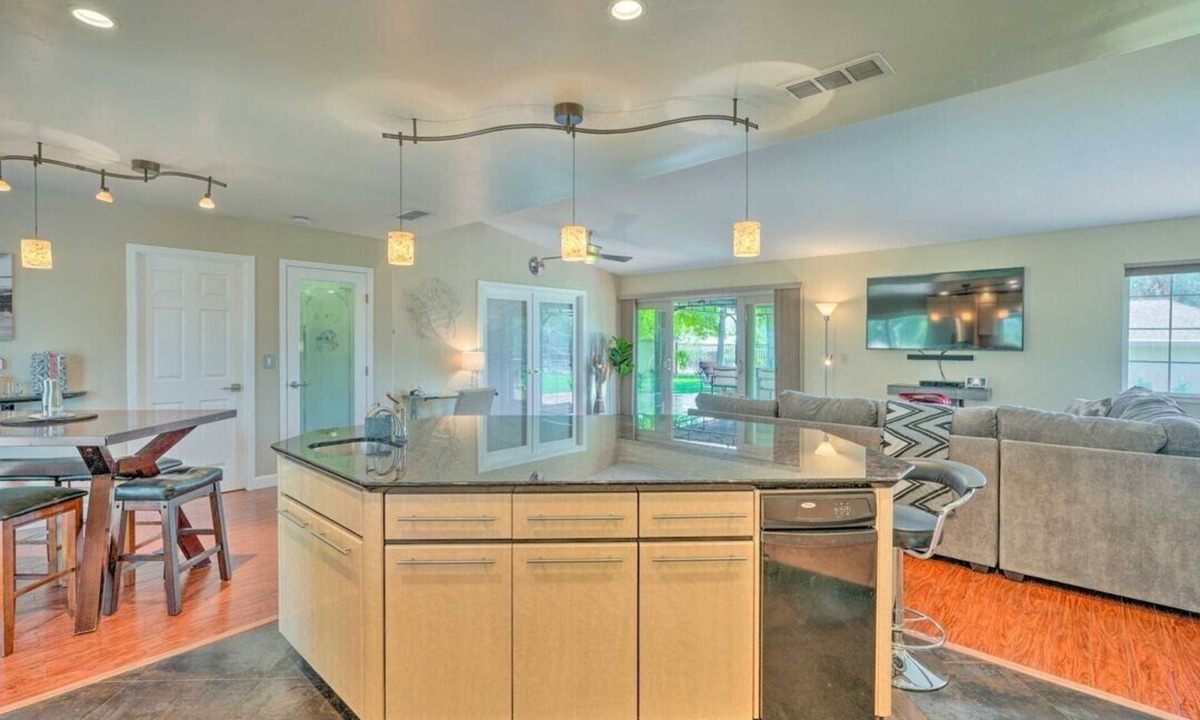 Granite Bay House | Granite Bay Getaway - Relaxing oasis with Jacuzzi.