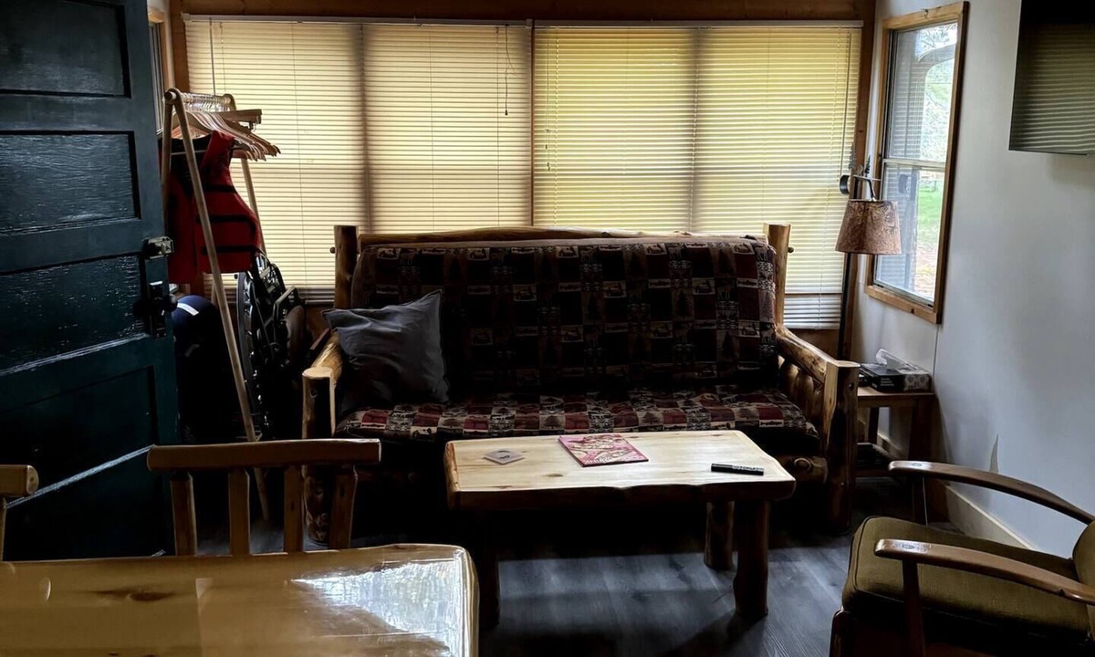 Falcon Lake Cabin | Granite Lake 2 Bedroom Cabin
