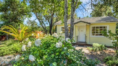 Glen Ellen House | Grapevine Cottage by AvantStay Hobby Vineyard Firepit