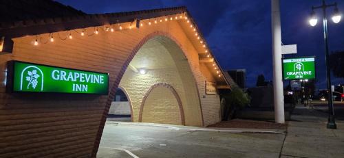 Lodi Hotel | Grapevine Inn