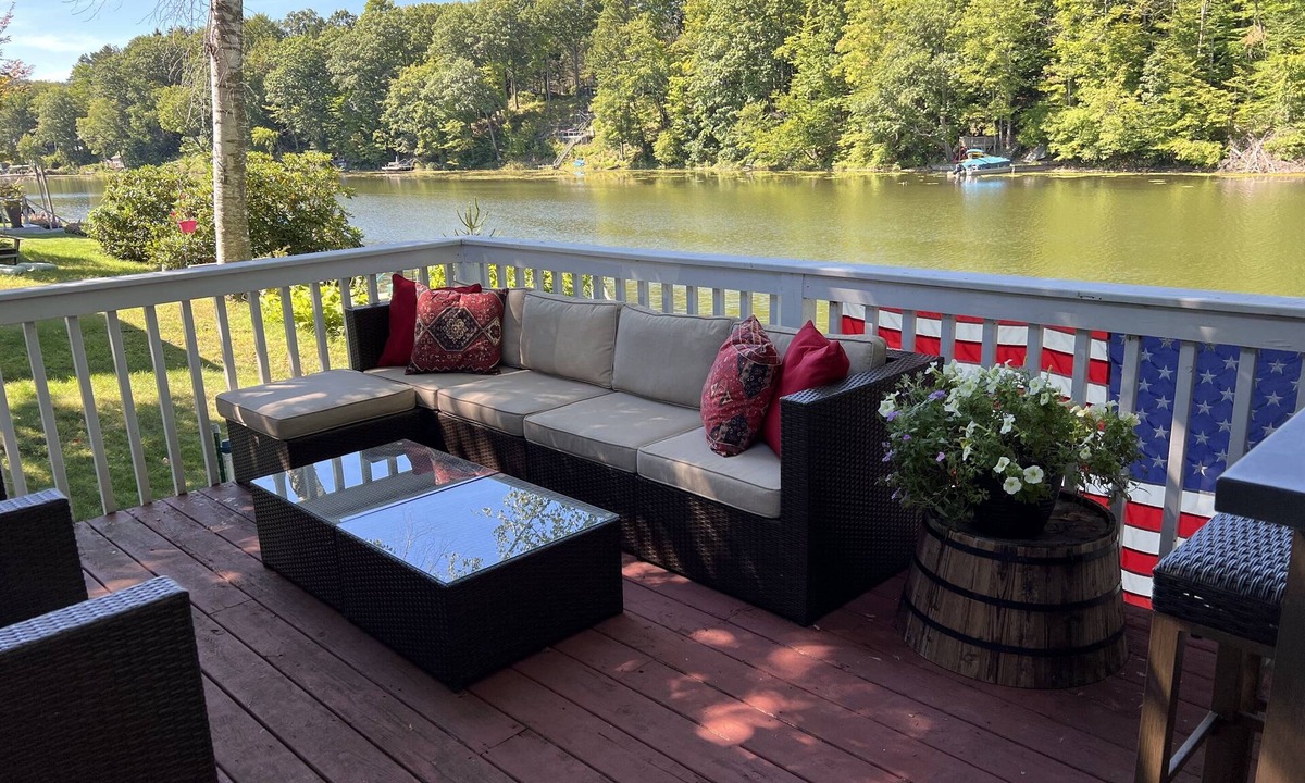 Maryland House | Grassy Waters- Charming cottage on Goodyear Lake, fire pit