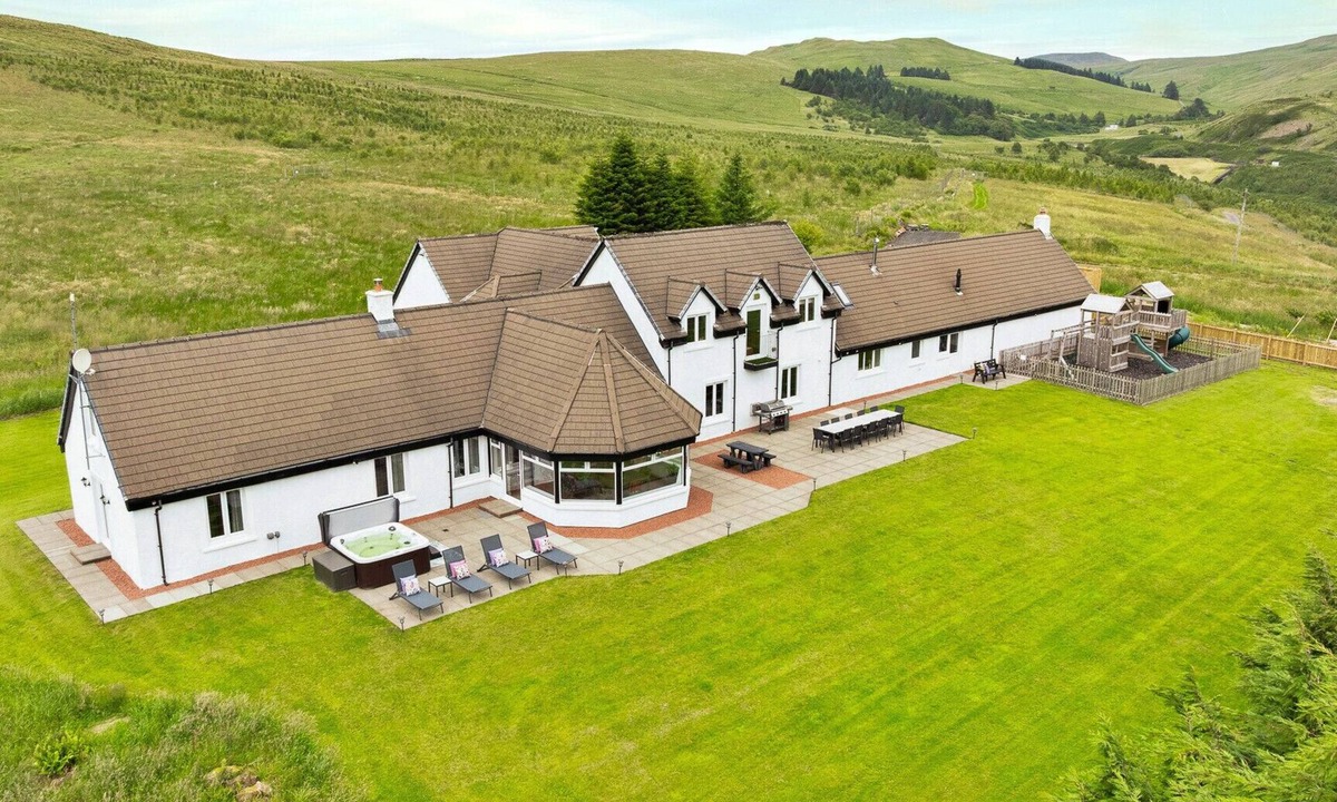 Largs House | Grassyards House