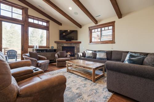 Stonegate House | Gray Bear 514