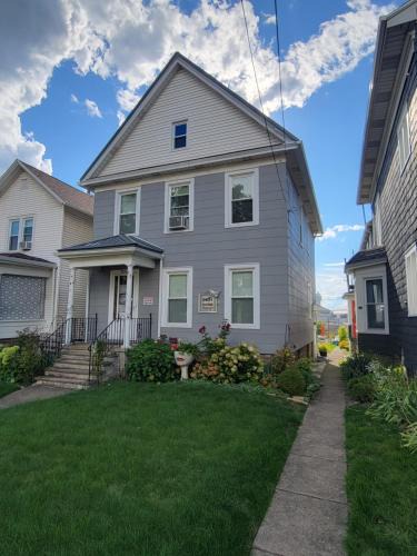 Downtown Niagara Falls House | Gray Goose - Close to Falls & Casino