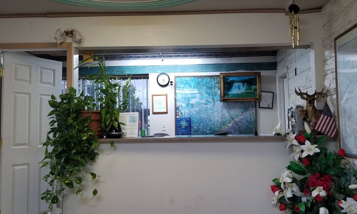 West Frankfort Hotel | Gray Plaza Motel