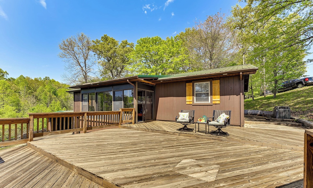 Gray House | Gray Vacation Rental w/Deck + Pond Access!