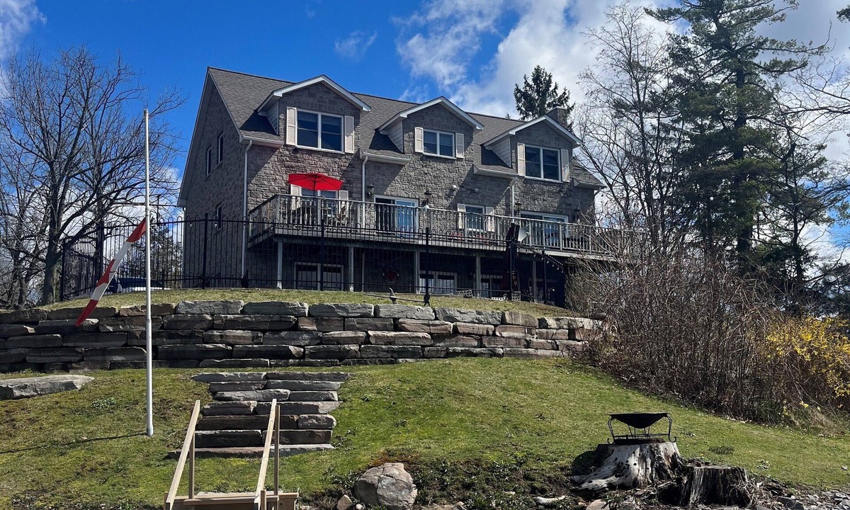 Lansdowne House | Graystone House-Now Renting For Summer 2026!