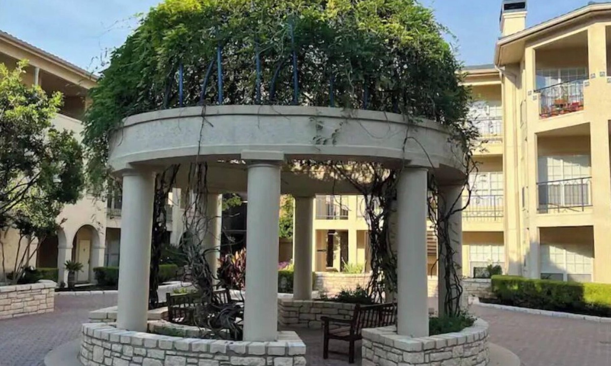 Highland Lake Estates Condo | Great 1 bedroom, Pool/Gym Great Lake Travis Views