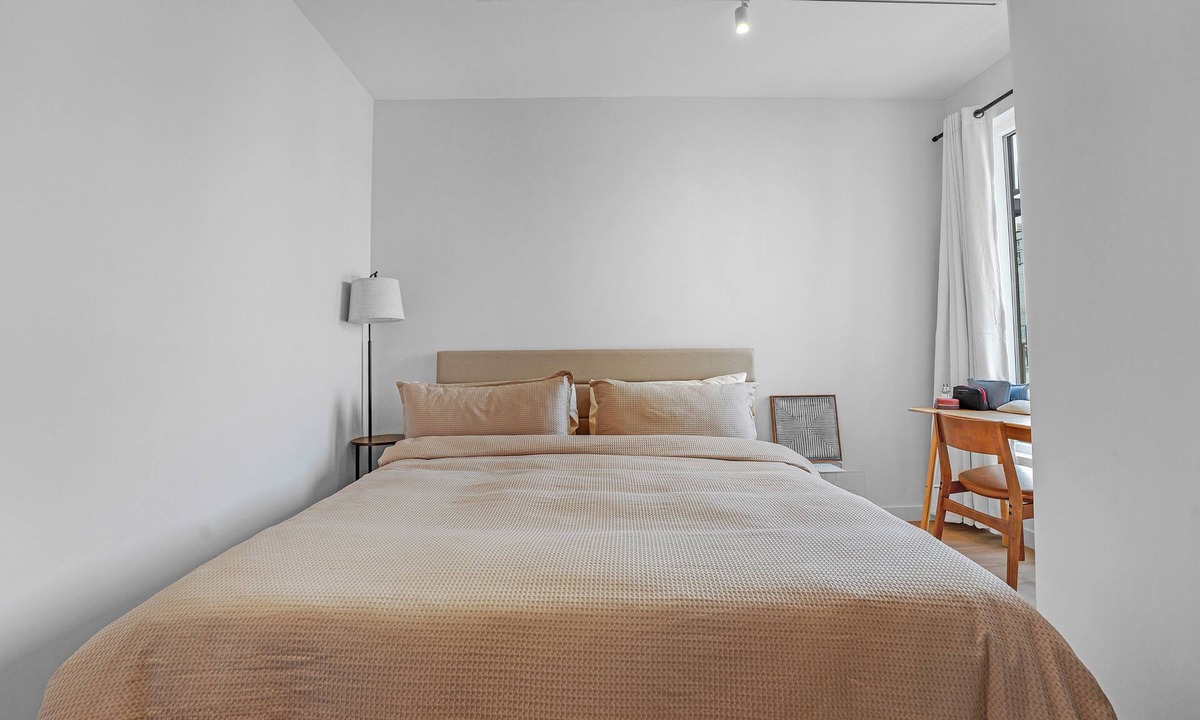 Greenpoint Apartment | Great 2 bed in Greenpoint/Wburg
