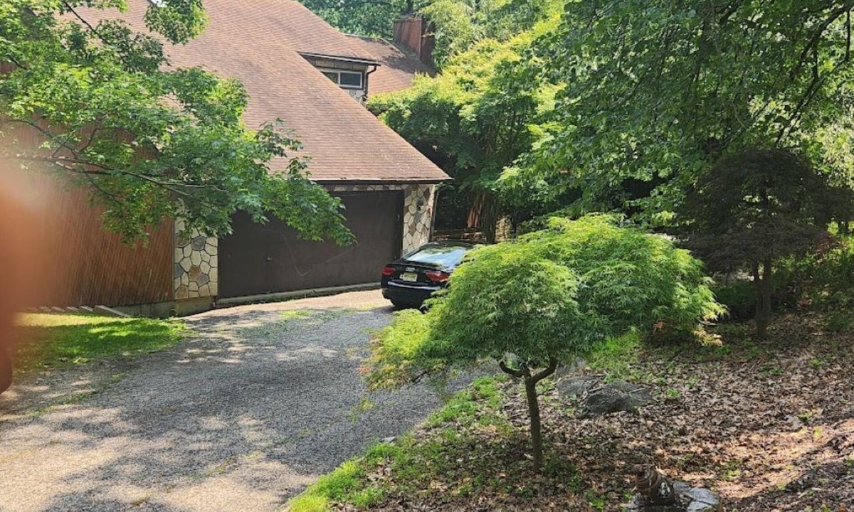 Montville Apartment | Great 4 Bedroom Lakehouse Property