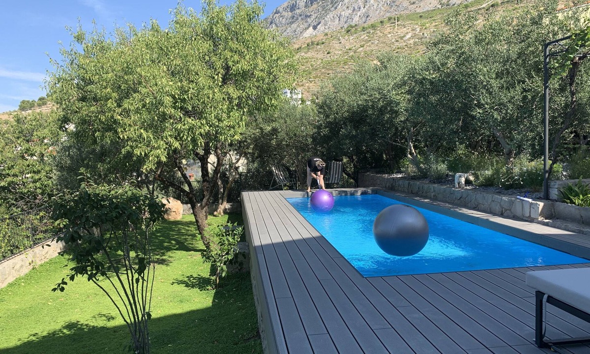 Duce House | Great 4-bedroom villa w heated eco pool