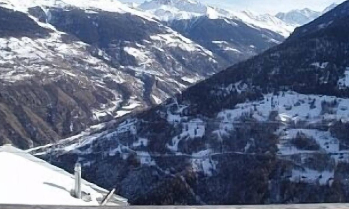 Heremence Ski Chalet | Great 4 Valleys Location, Huge Ski and Boarding for all abilities