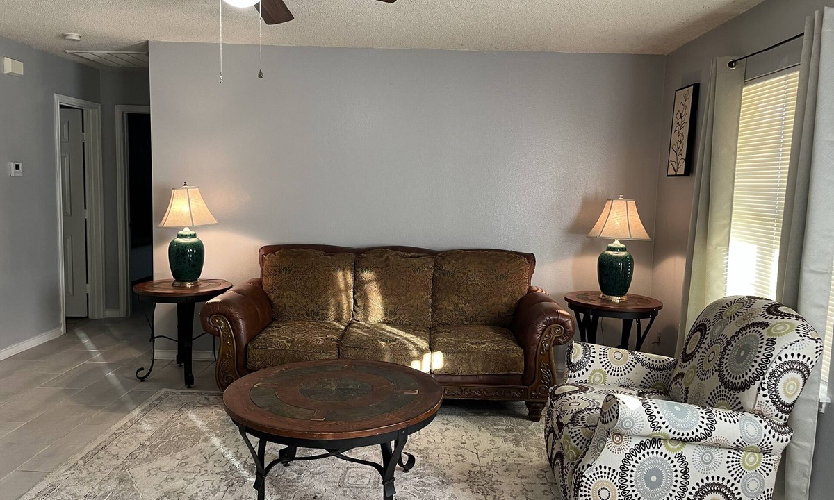 Lubbock House | Great air conditioned 3-bedroom, 2bath house < 2mi from TTU!