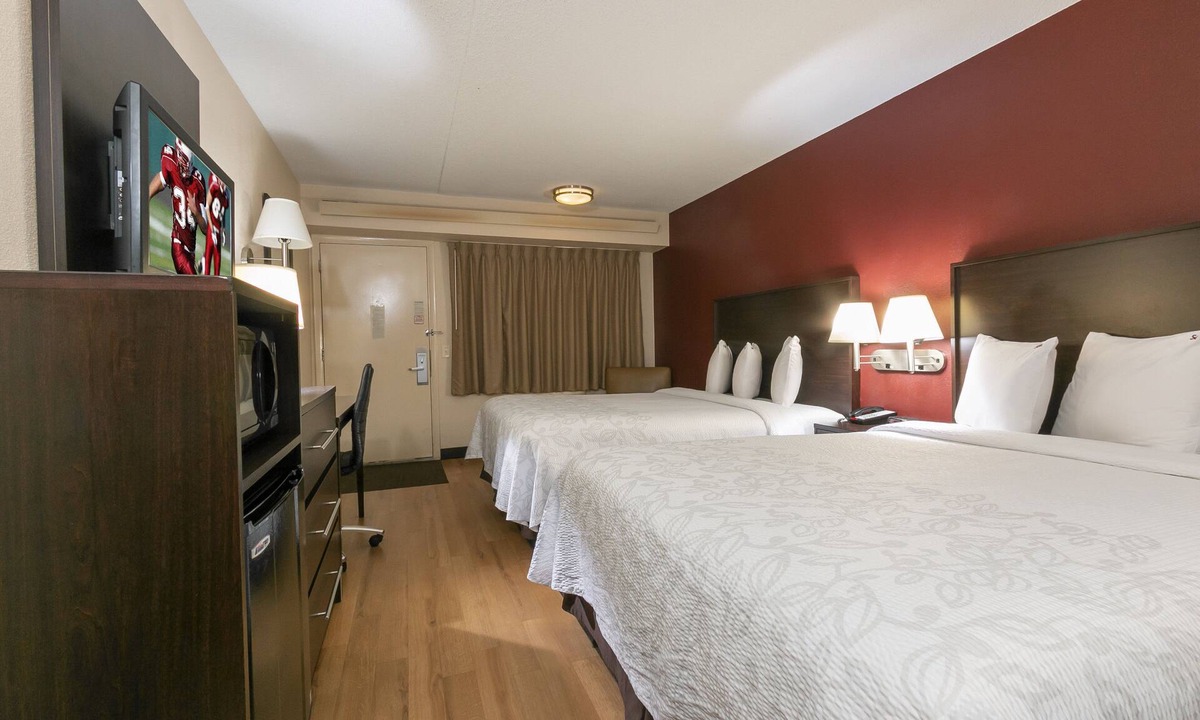 Secaucus House | Great Amenities & Convenient Location! Parking!