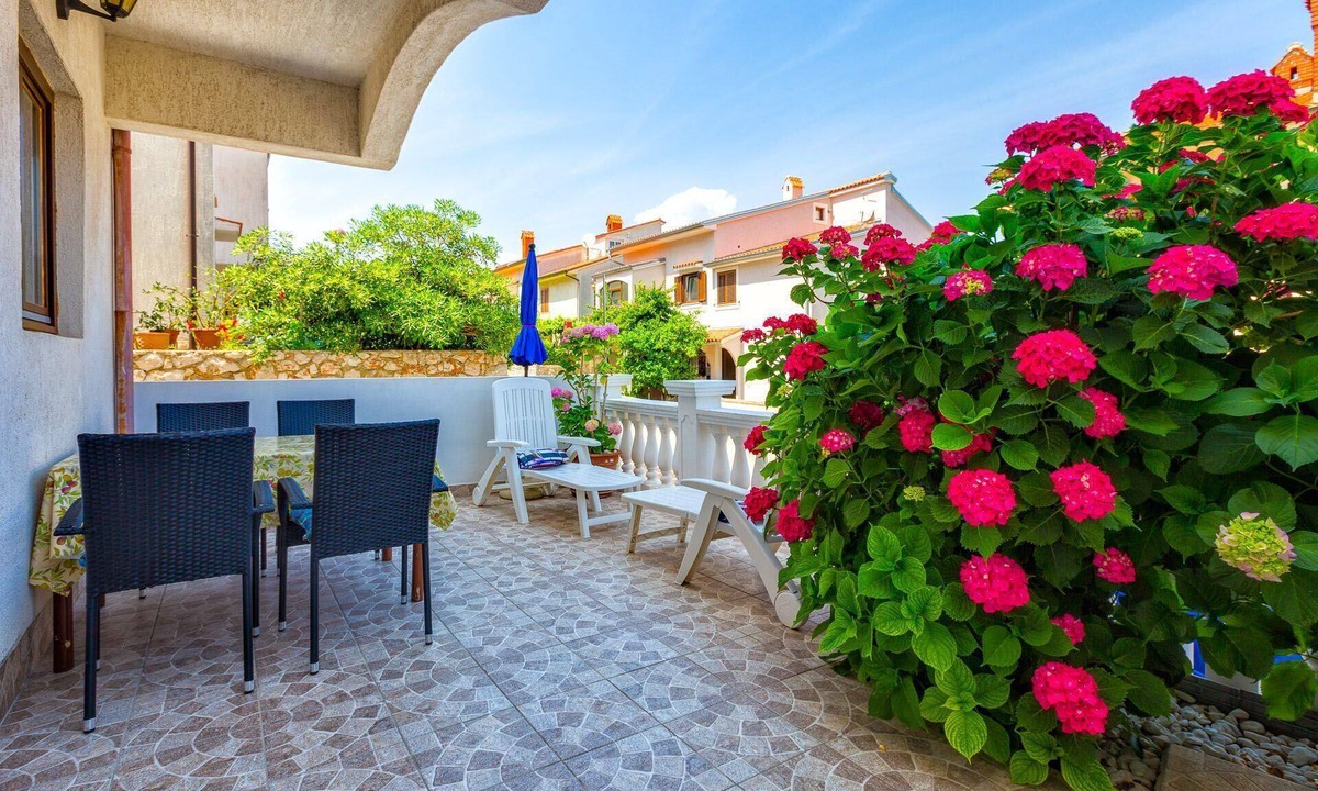 Cove Murtar Apartment | Great apartment Meri 3 with barbecue and garden