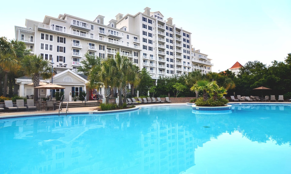 Baytowne Wharf Condo | Great Bay Views, Steps to Baytowne Wharf, Balcony, Beach Tram, Pool, Hot Tub.