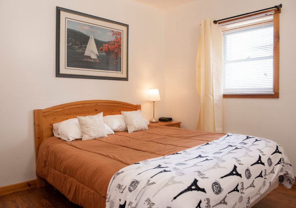 Drummond-North Elmsley Condo | Great Blue Resorts - McCreary's Beach Resort - Perth - 2 Bedroom Beachfront Condo