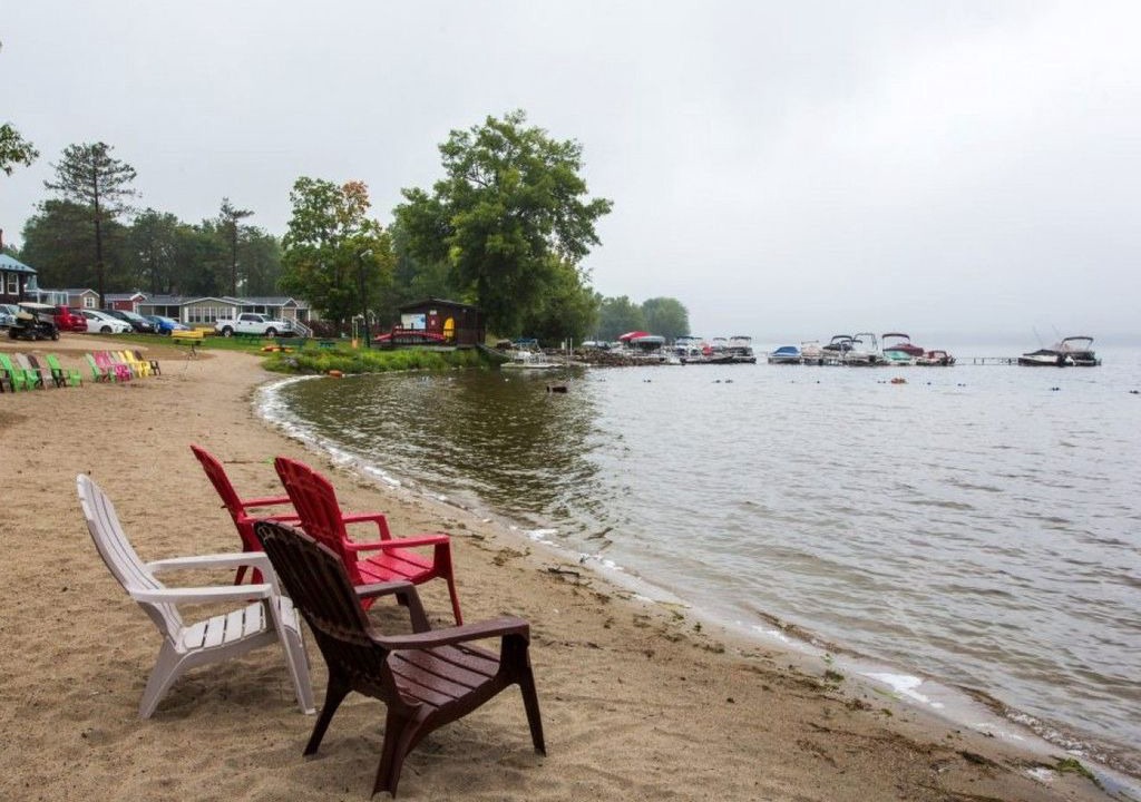 Drummond-North Elmsley Apartment | Great Blue Resorts - McCreary's Beach Resort - Perth - 2 Bedroom Cottage 3