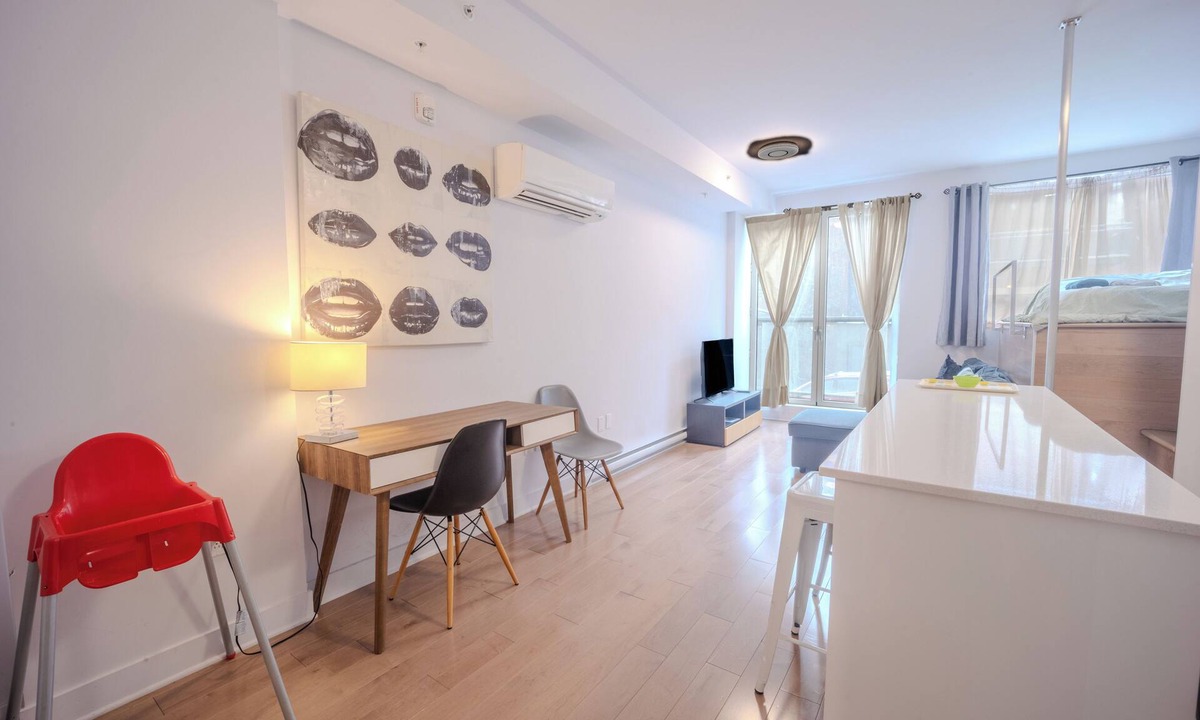 Latin Quarter Apartment | Great condo for 4 guests with parking