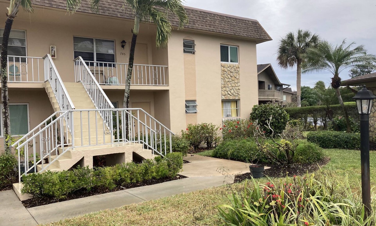 Palm River Estates House | Great condo on main level with beautiful backyard.