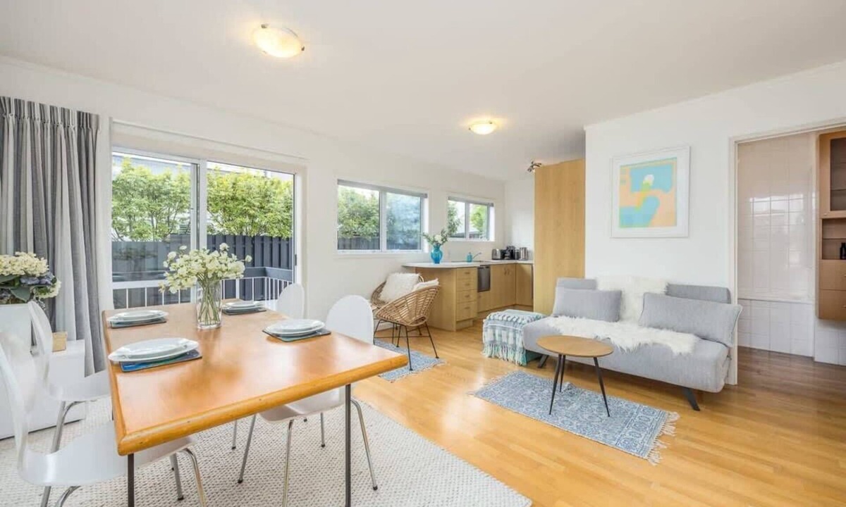 St. Mary's Bay Apartment | Great cosy one bedroom in St Marys Bay