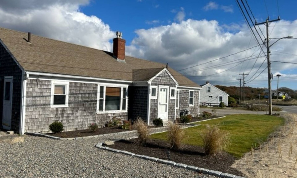 West Hyannisport Cottage | Great Cottage Just Steps From The Beach! "Deck Side"