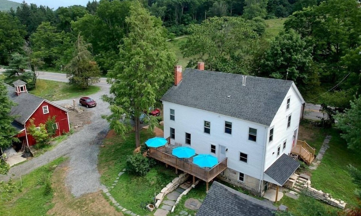 Chester House | Great country getaway near skiing!