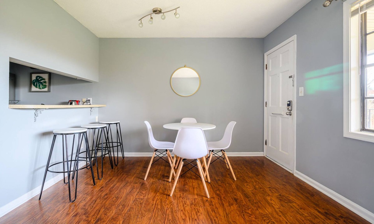 Downtown Apartment | Great Deal 1BR w/Pool, Long Stay Offers