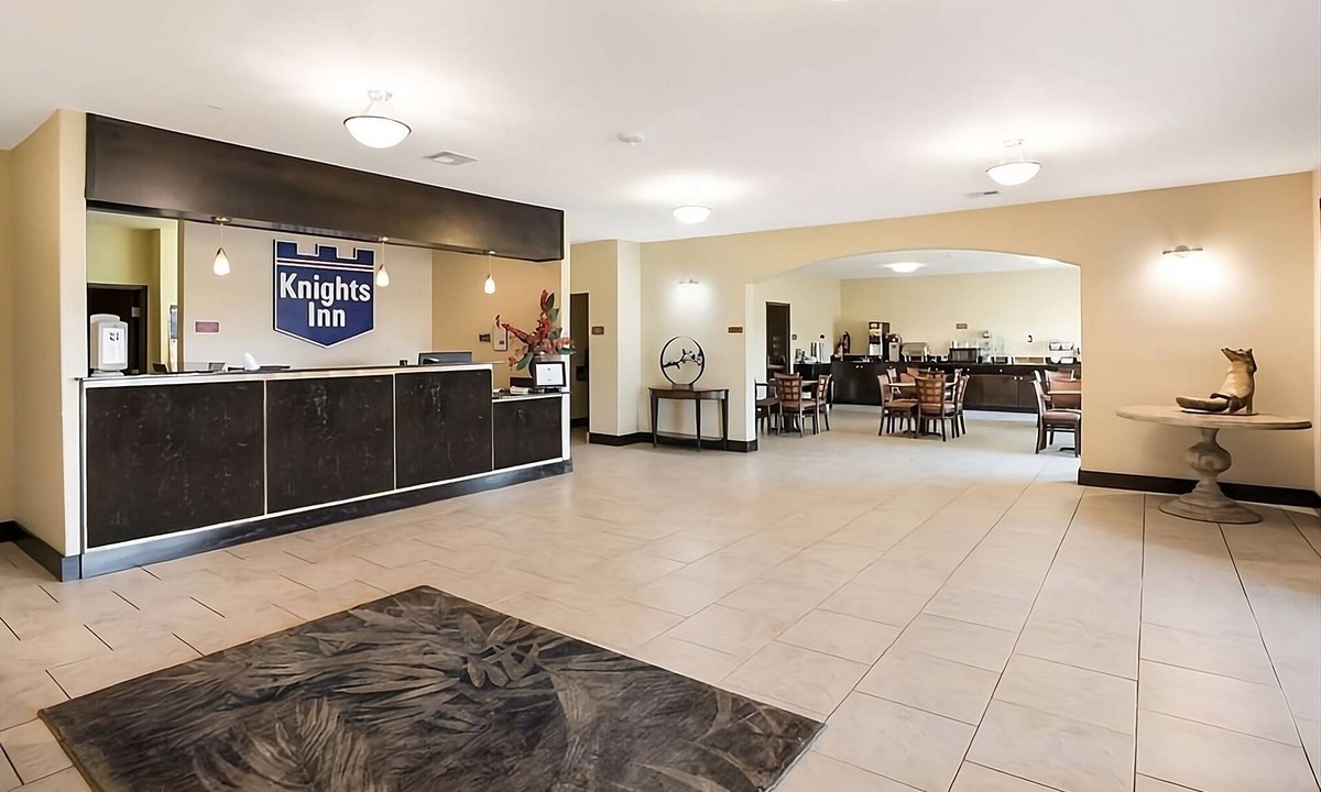 Saint Landry Hotel | Great Deals at Knights Inn Bunkie! 4 Units, Pool, Free Breakfast, Free Parking!