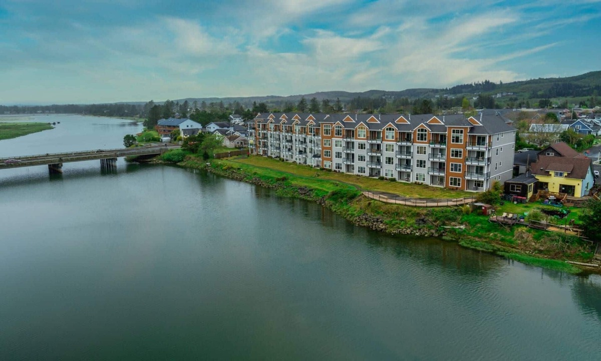 Seaside Condo | Great Deals on Summer Stays!