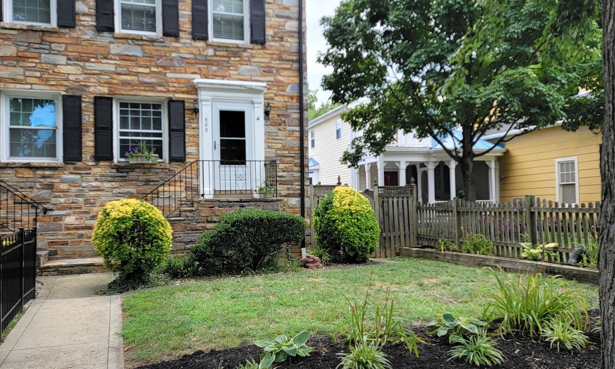 Del Ray House | Great Delray, Alexandria, Lower Unit, SAFE, big backyard, metro,nnear Old Town