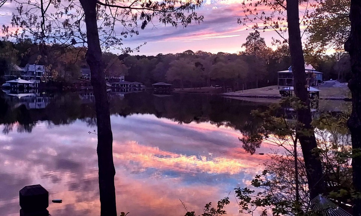 Wise House | Great Dock, Deep Water, Sunset Views, Kayaks, Pet Friendly