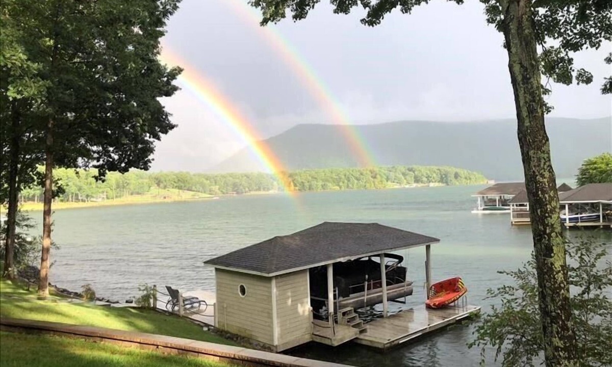 Huddleston House | Great Dock, Wifi! Come Visit "Captain's Choice"!