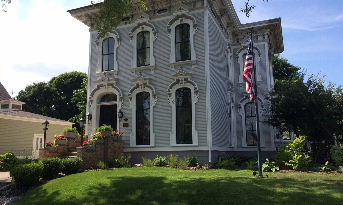 Grand Haven Apartment | Great downtown location in one of Grand Haven's most famous historic homes