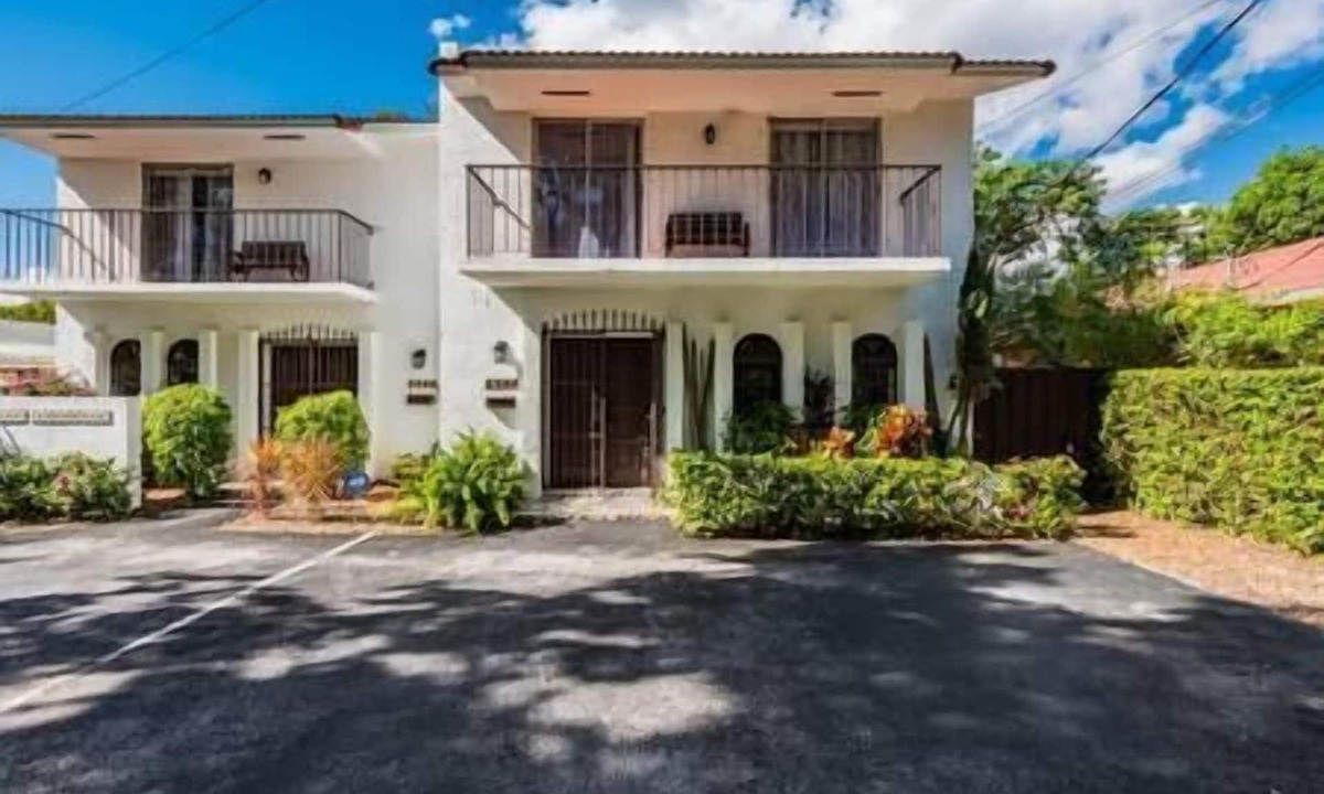 Coral Way House | Great Duplex Grove Central: 2 Houses 2 Patios. 5mi to Beach!