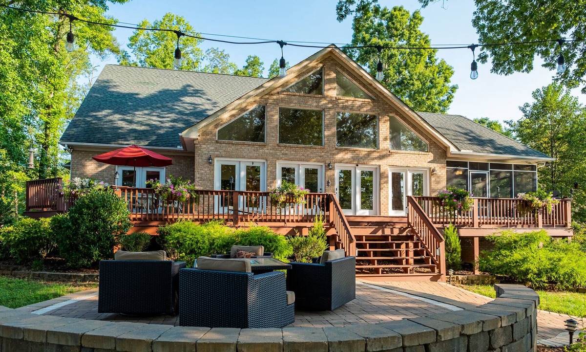 Bracey House | Great Escape- Lakefront Peninsula Lot, Amazing Outdoor Spaces, Gentle Slope!