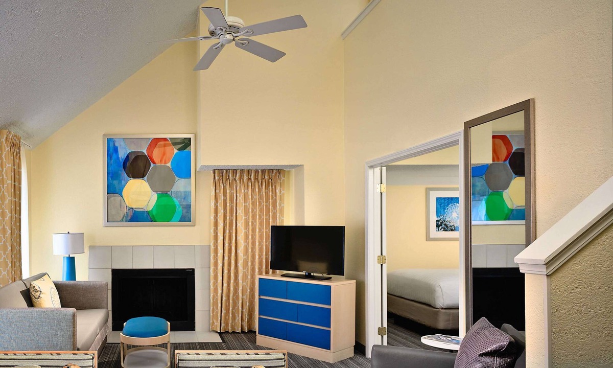 Westlake Hotel | Great Find! 2 Comfortable Units, Kitchen, Free Parking